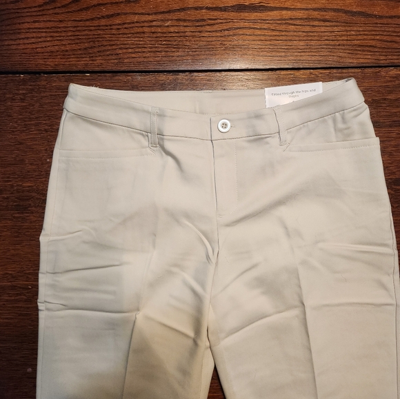 Christopher & Banks Skimmer Straight Fit/Mid Rise - Picture 3 of 3